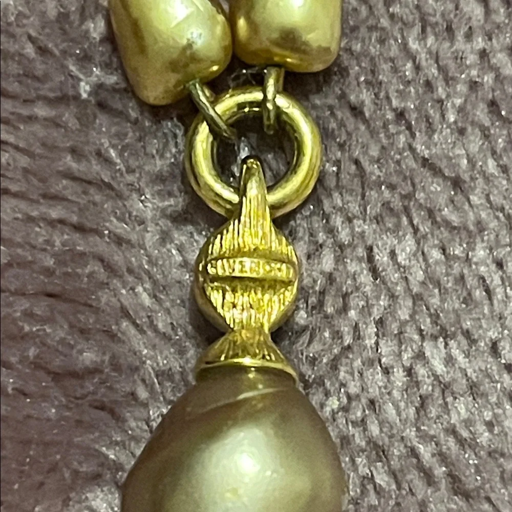 Vintage Givenchy signed Gold and Faux Pearl Necklace 80’s - Picture 2 of 3